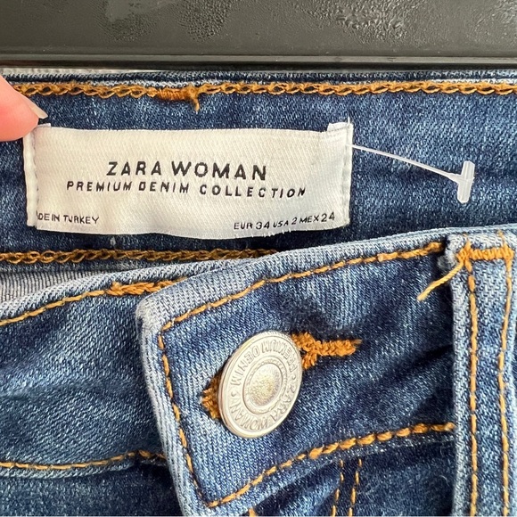 Zara denim Mid Rise flared Jeans 2 Blue Medium Wash Womens NWOT - Picture 6 of 8